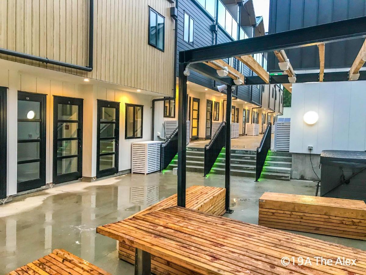 Modern 2-Bedroom Apartment 7-Mins Walk To Queenstown Exterior foto